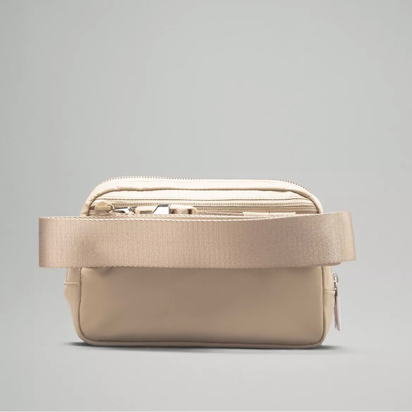 NWT Lululemon 1L Belt Bag LIMITED EDITION EXCLUSIVE in Trench/White Opal Logo - Picture 4 of 11